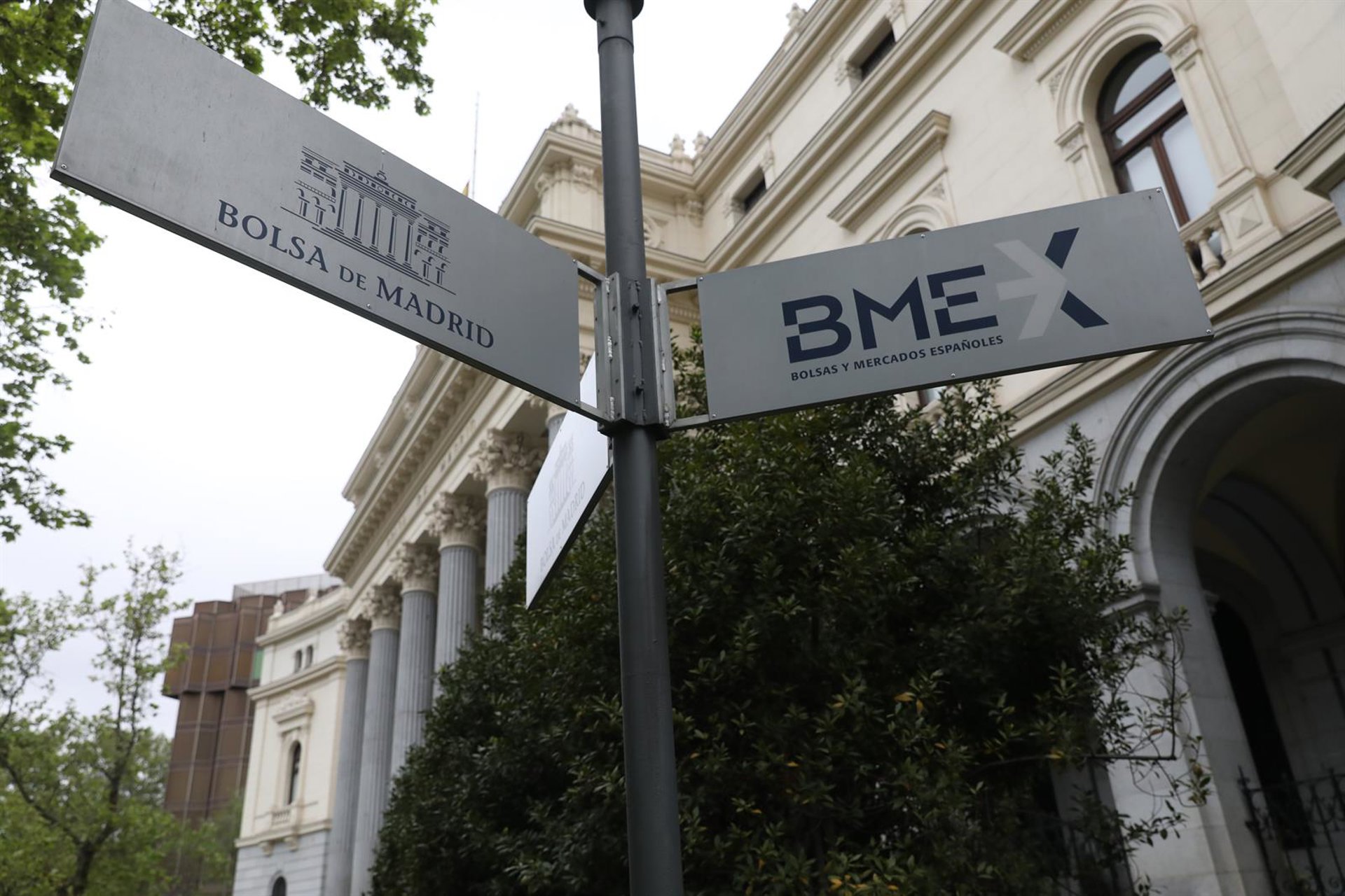 El Ibex 35 se aleja de máximos al caer un 0,16% en la apertura en plena oleada de resultados empresariales