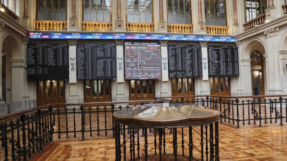 Amadeus sube casi un 2% en apertura en Bolsa tras anunciar beneficio récord en 2025 y elevar un 6% dividendo