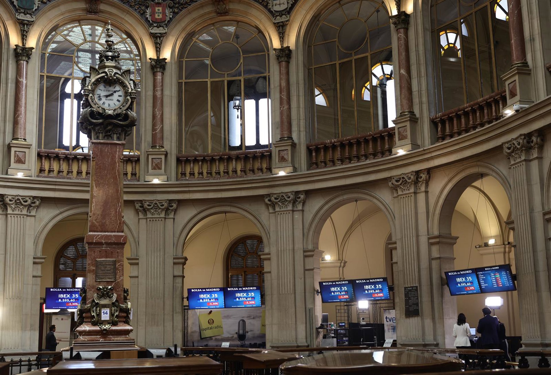 IAG lidera las caídas del Ibex 35 con descenso del 7,8% pese a anunciar beneficio récord y elevar dividendo