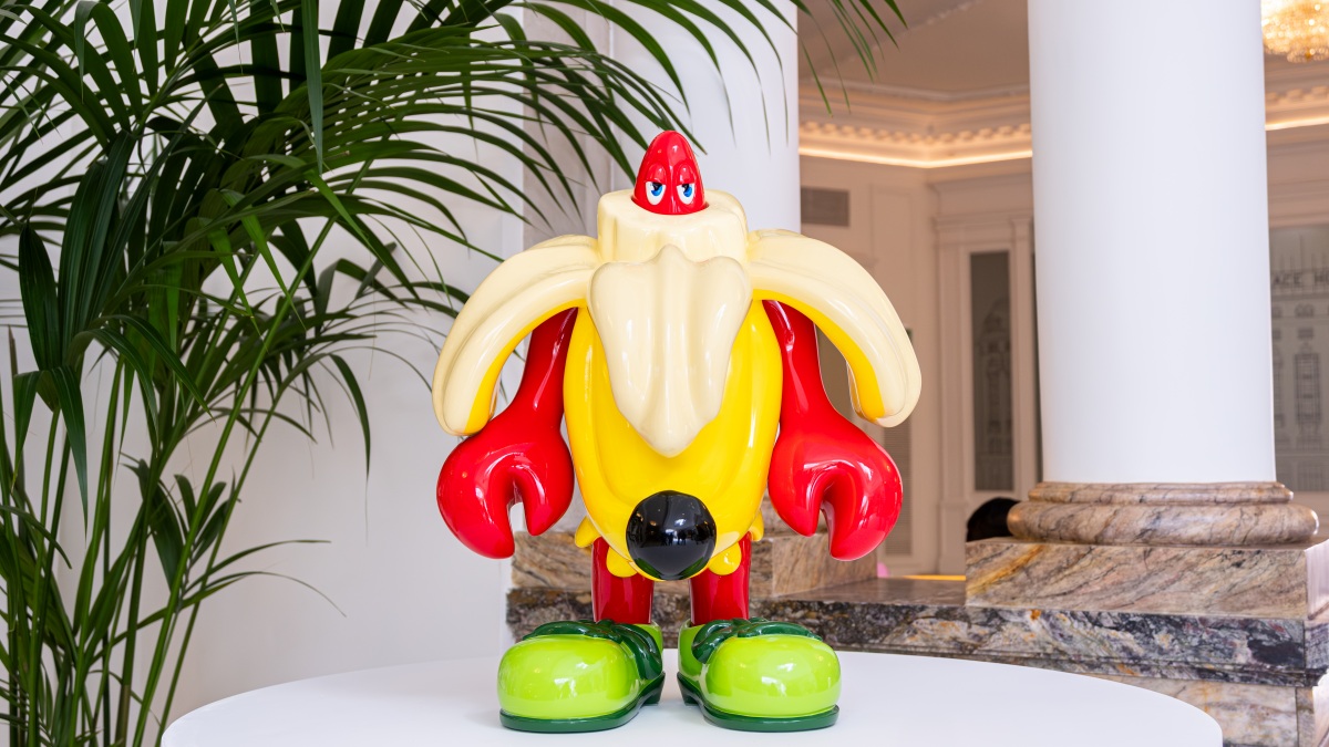 Las icónicas langostas pop de Philip Colbert se instalan en el Palace