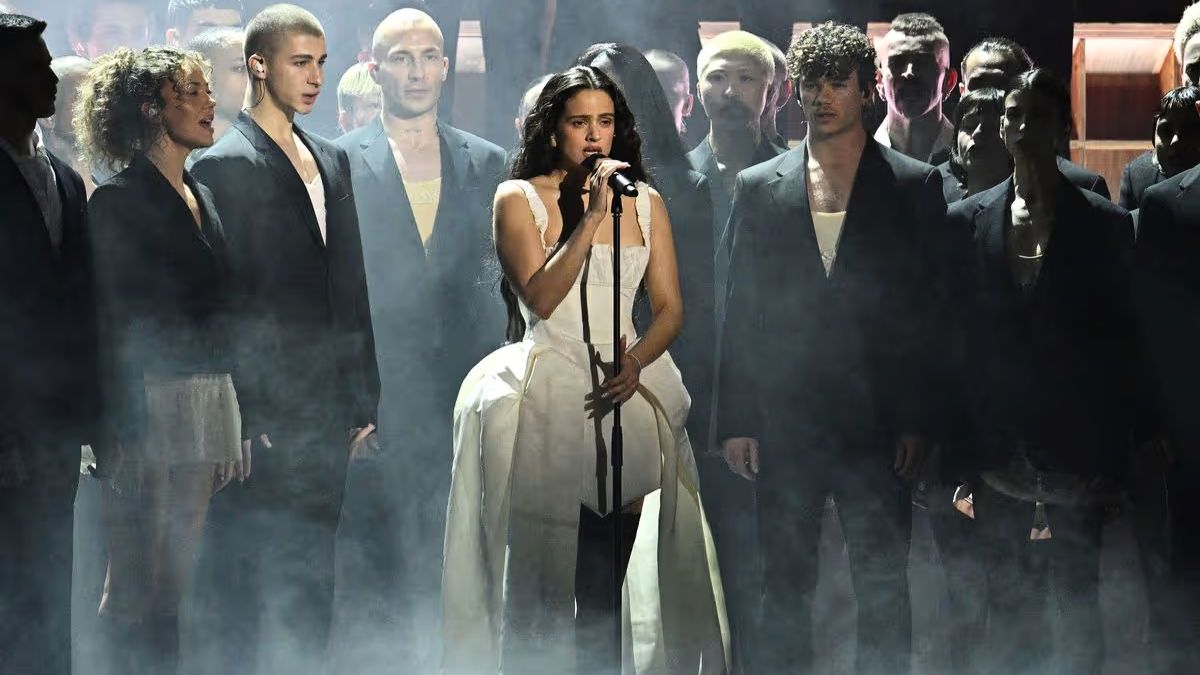 Rosalía hace historia al ganar Mejor Artista Internacional e interpretar su rave operística ‘Berghain’ en los BRIT Awards