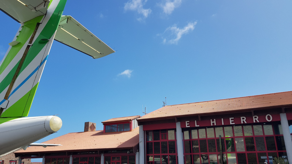 Aeropuerto de El Hierro: premios y reivindicaciones