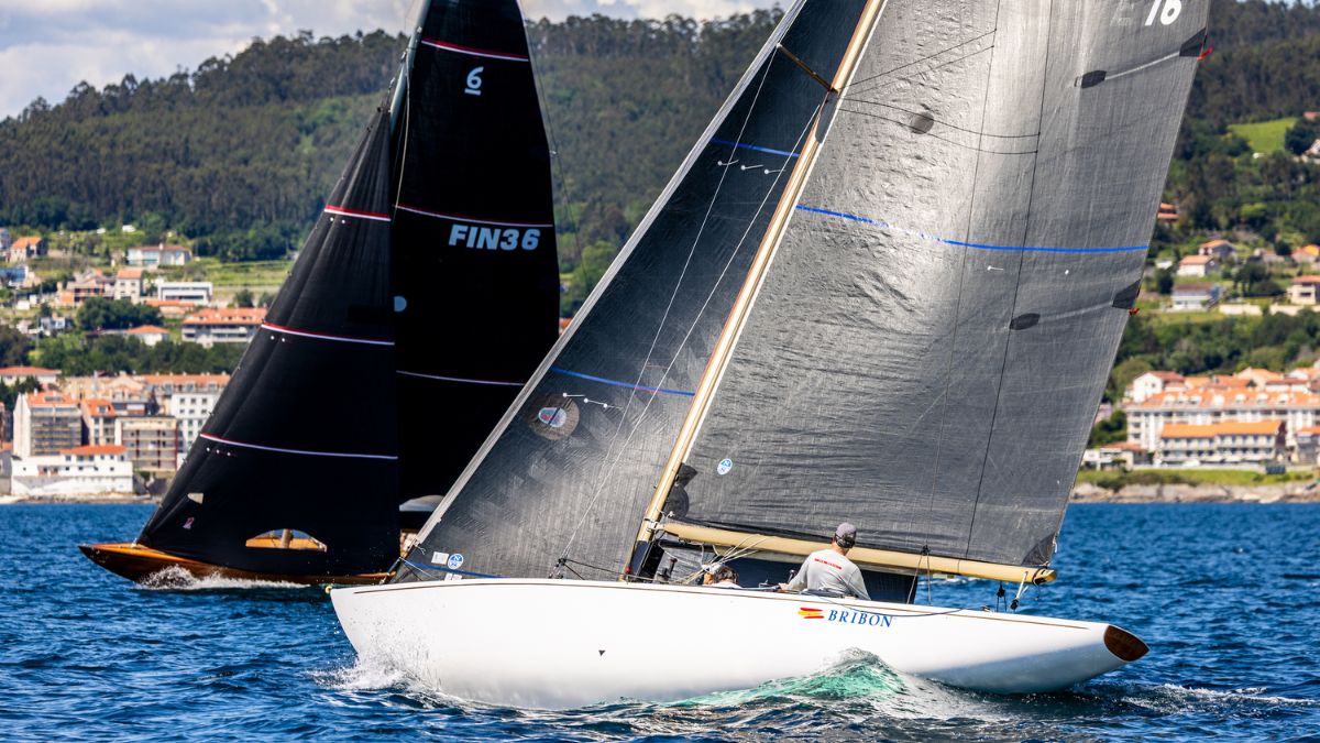 El ‘Bribón’ se corona con el Trofeo Xacobeo tras dos intensas jornadas de regatas en Sanxenxo