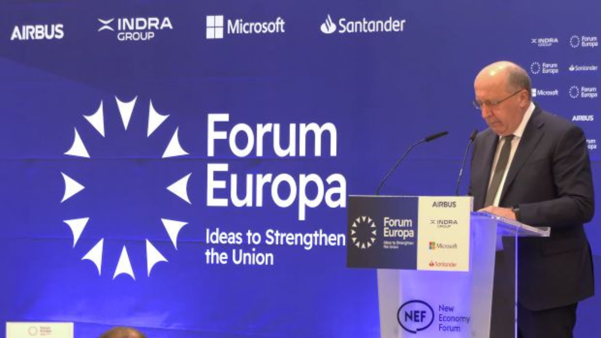 El comisario de Defensa defiende la fusión de empresas y la consolidación del sector en Europa