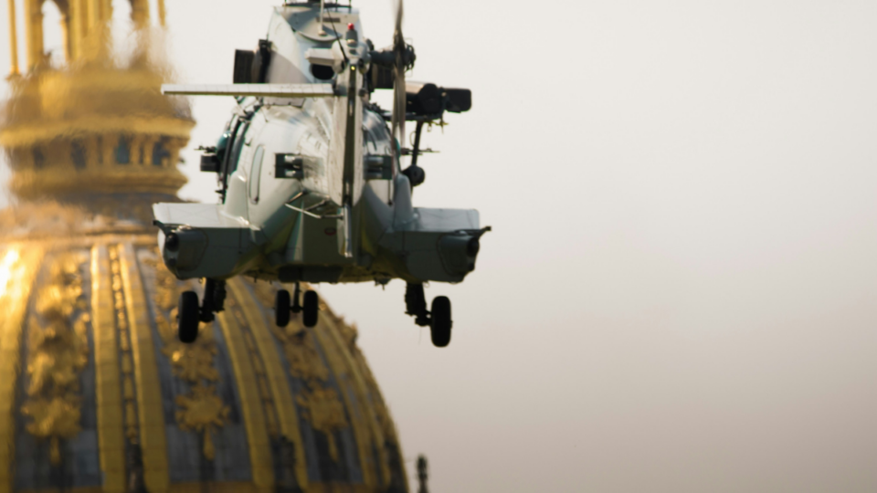 ¿Dejarías que una empresa creara una bomba nuclear?