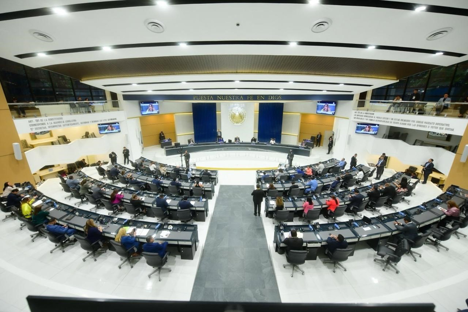 El Salvador elimina restricciones de propiedad extranjera en bancos para atraer inversión