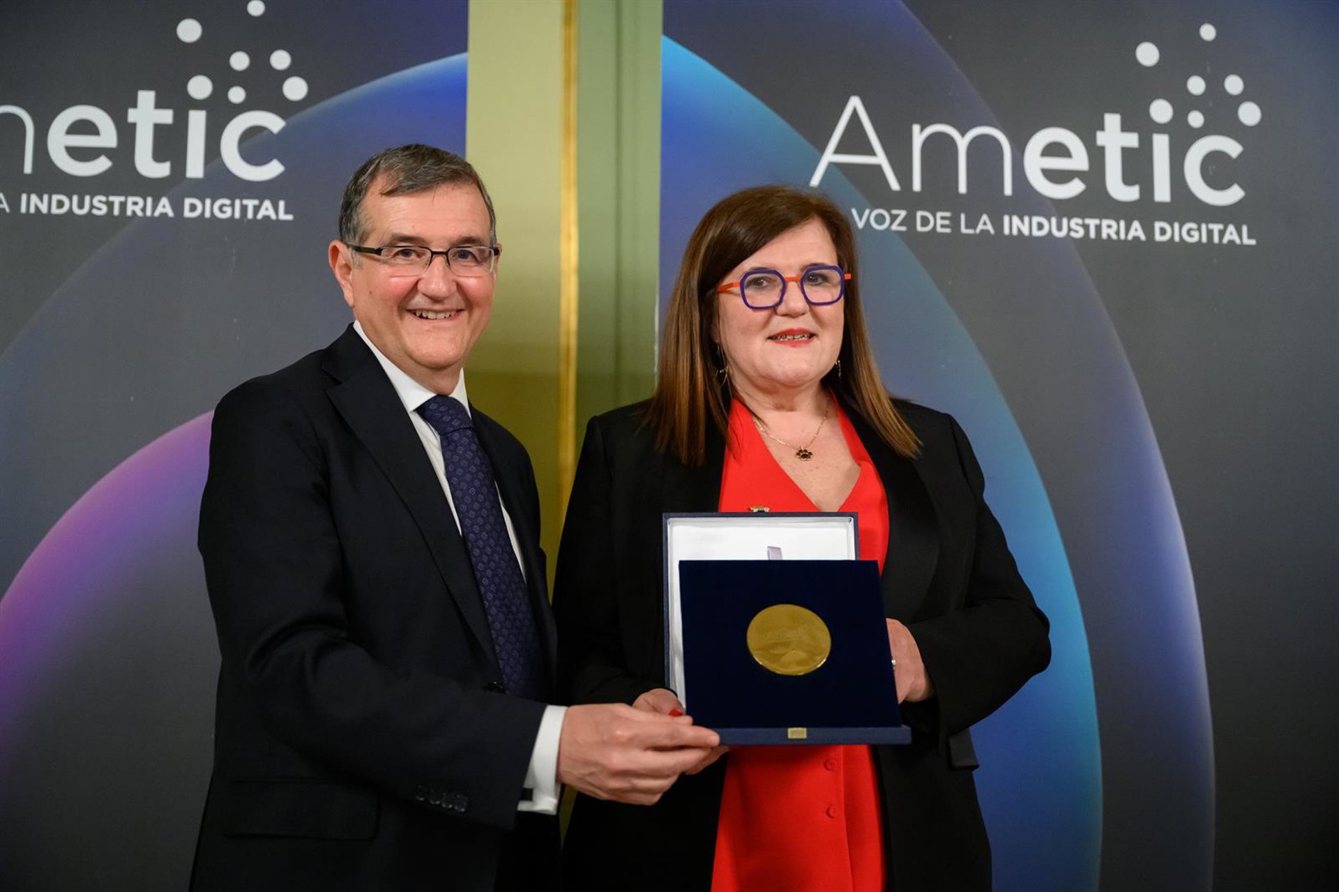 Ametic concede su ‘Medalla de Oro’ a Teresa Riesgo por su compromiso con el ecosistema español de I+D+i