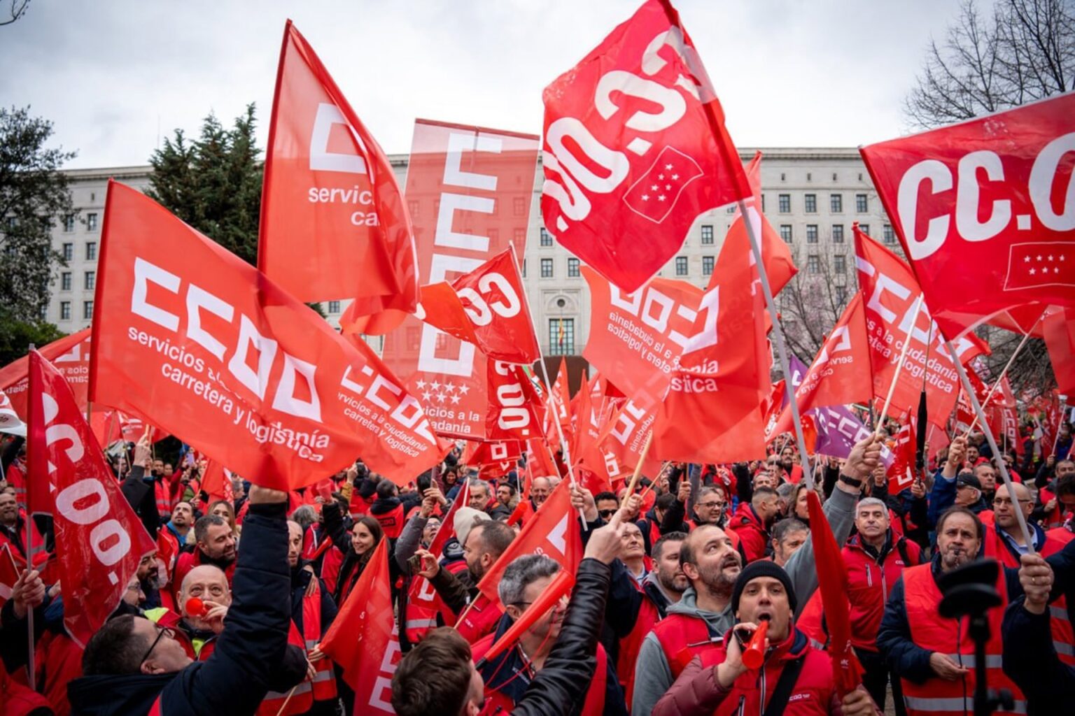 CCOO y UGT advierten de huelga en el transporte por carretera si el ...