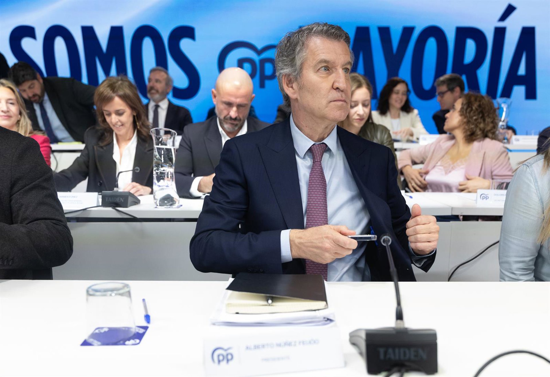 Feijóo pide a Sánchez analizar la deflactación del IRPF y cree que la votación del decreto puede aplazarse