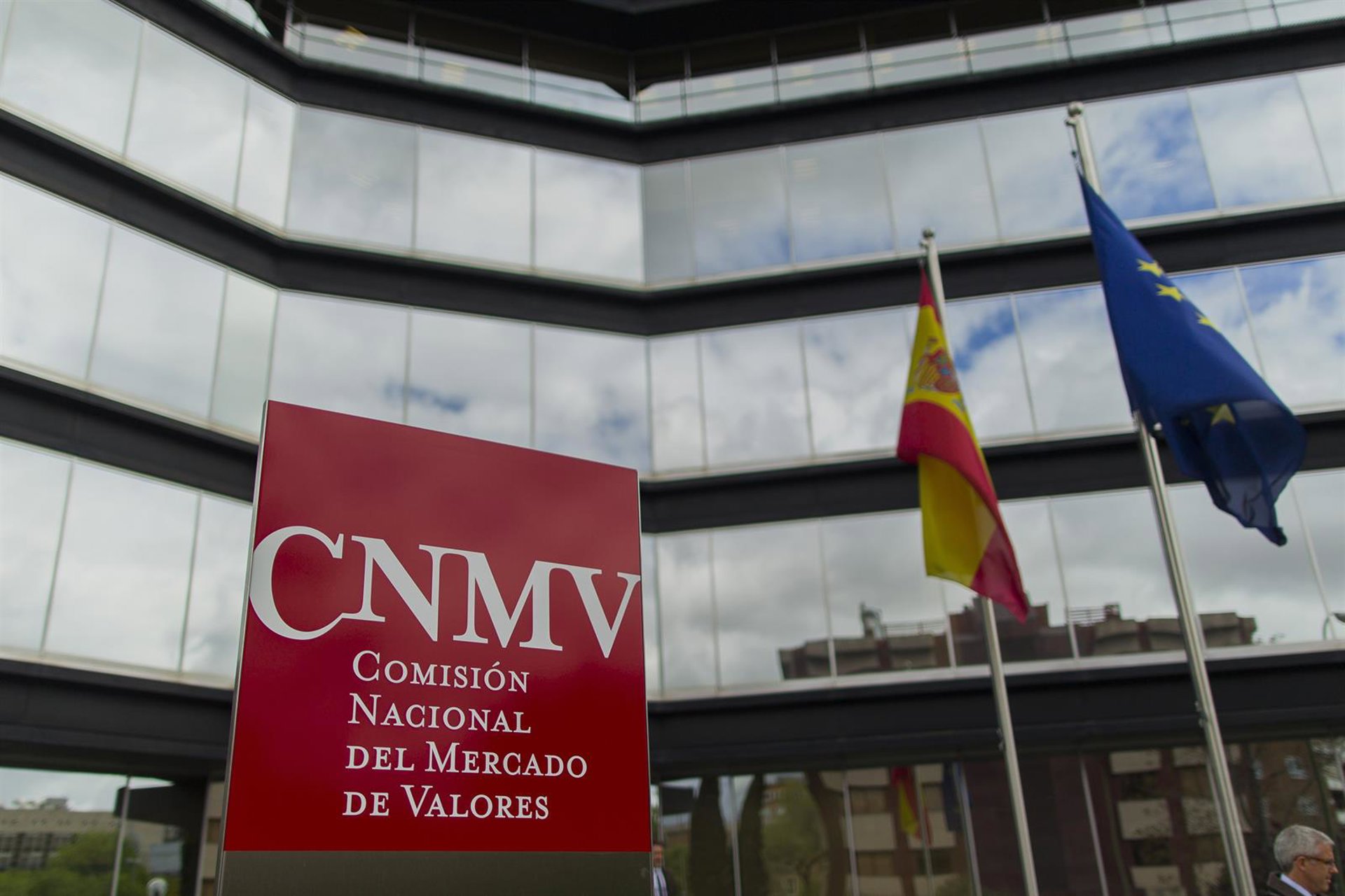 La CNMV alerta de 9 ‘chiringuitos financieros’ de Países Bajos y Alemania