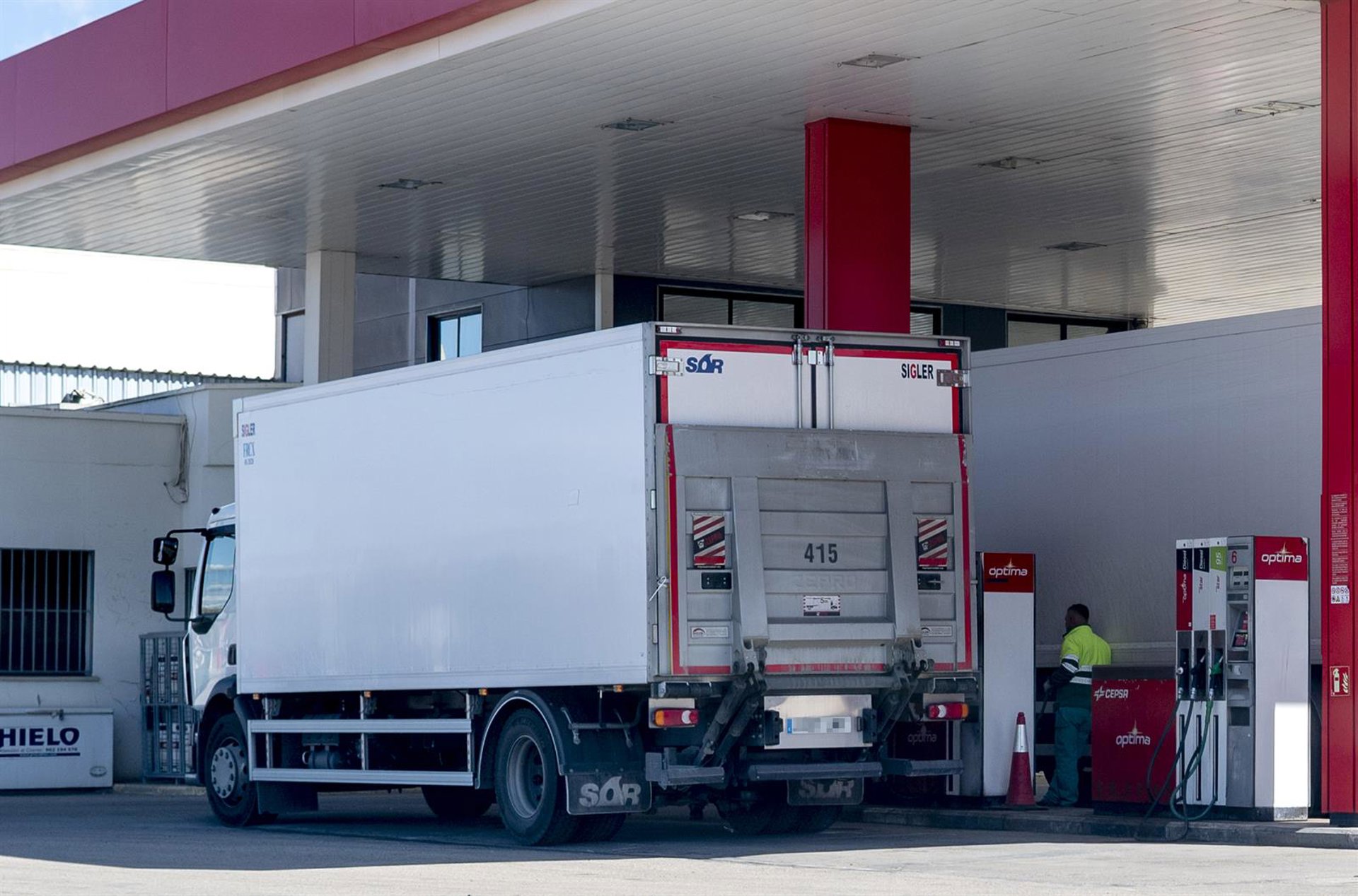 Los transportistas se reunirán mañana de urgencia con el Ministerio para valorar nuevas ayudas al sector