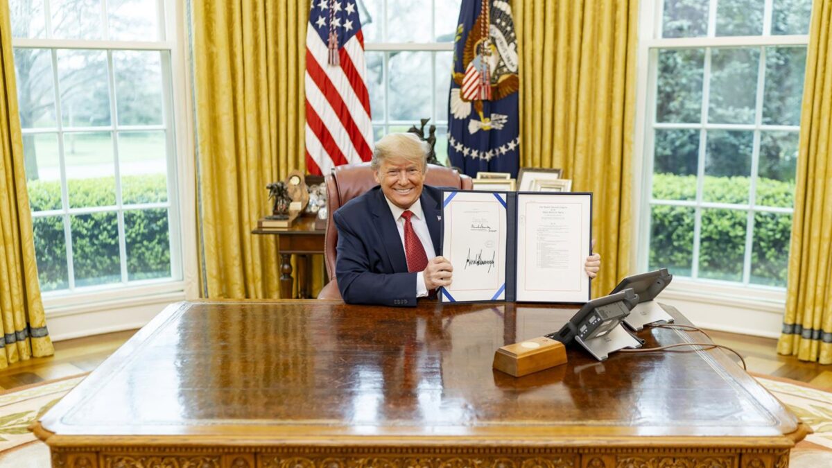 La firma de Donald Trump aparecerá en los billetes de dólar por el 250 ...