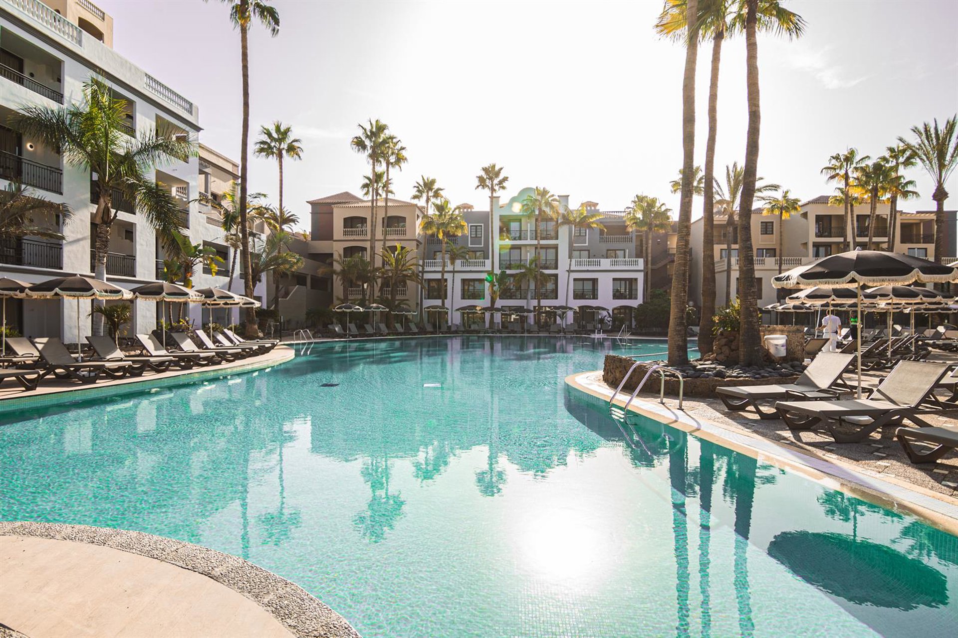 Bahia Principe renueva su logo y ordena su portfolio con dos nuevas submarcas centradas en el cliente