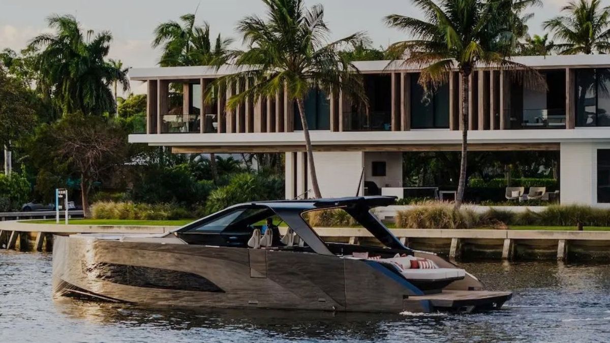 Novedades | Manari 52 debuta en Miami con interior de Loro Piana