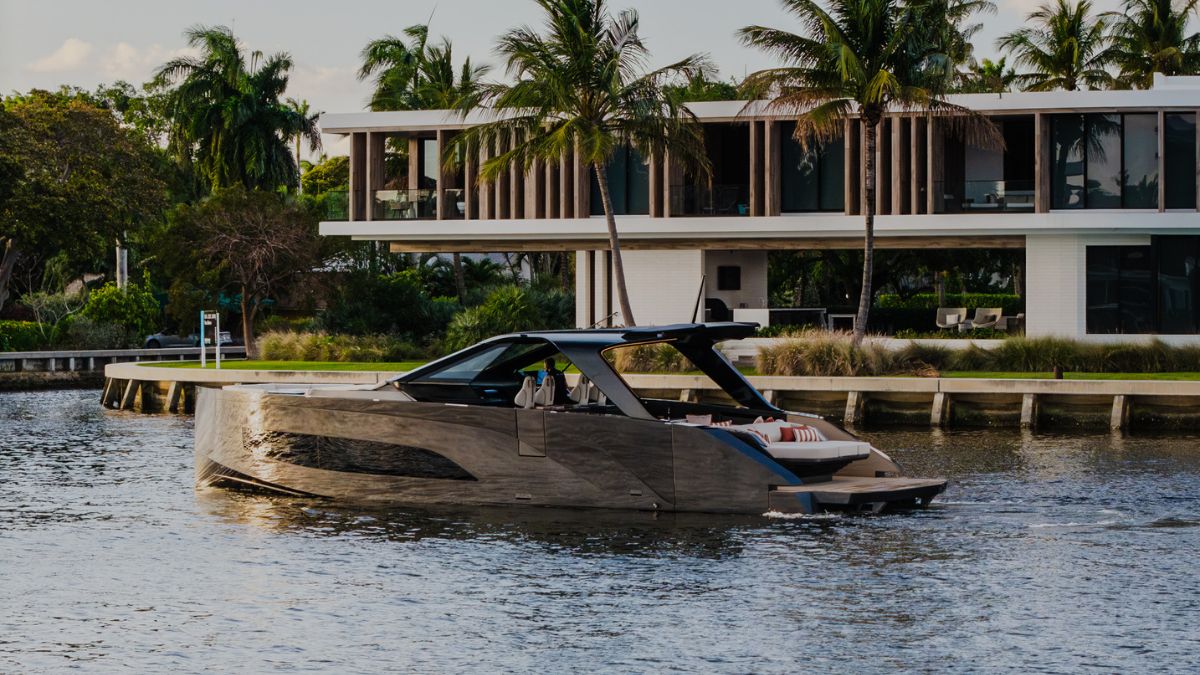 Novedades | Manari 52, debut mundial con ADN de superyate