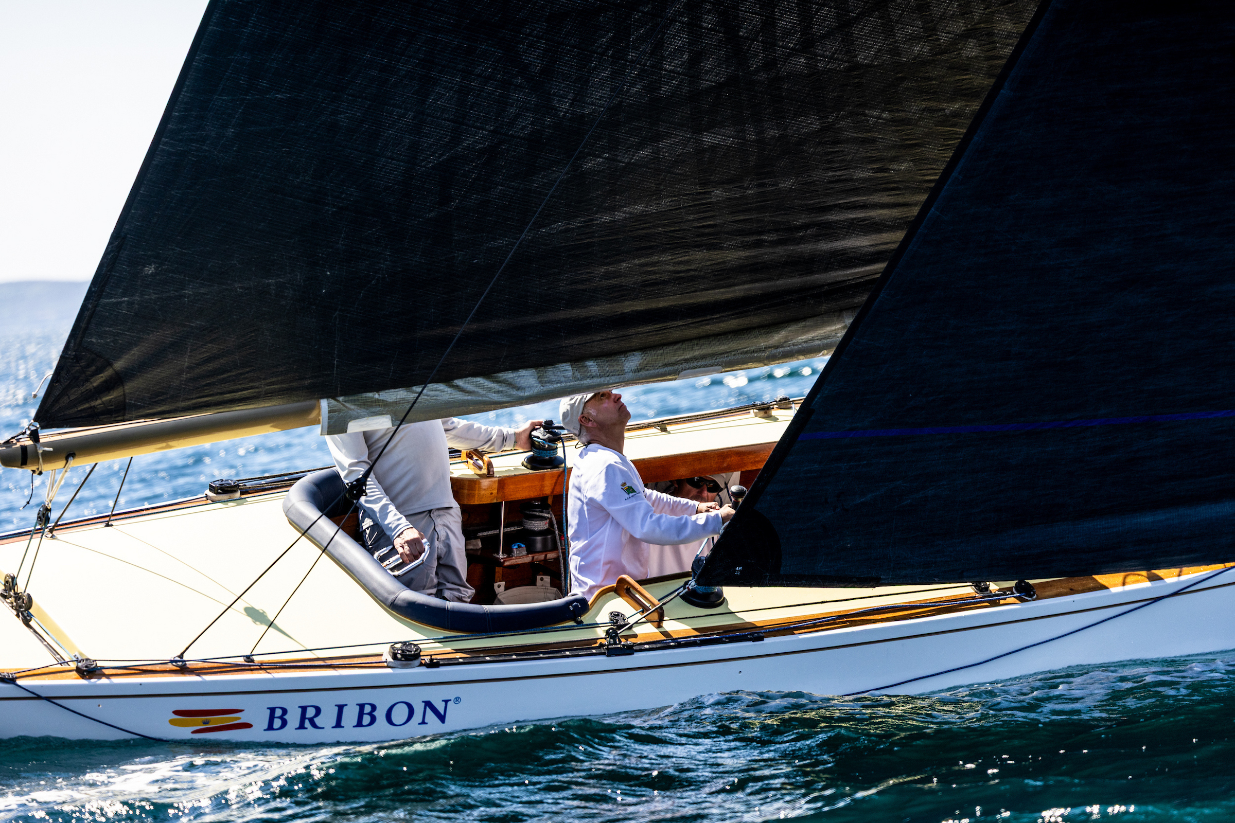 El “Bribón” conquista el Trofeo Xacobeo y afianza el liderato en la Liga 2026 de vela