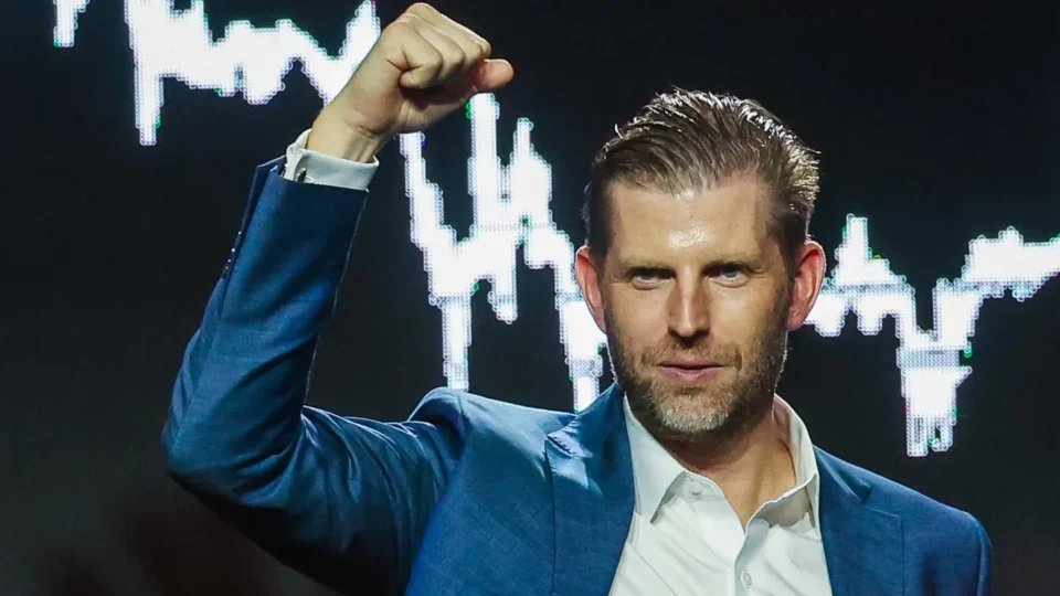 Cómo Eric Trump se enriqueció con Bitcoin mientras hacía perder una fortuna a sus inversores