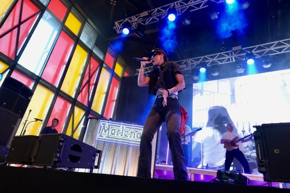 Ana Legazpi, frontwoman de Marlena, al comienzo del concierto en el Vibra Mahou Fest