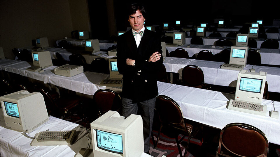 Apple, 50 años después: de un garaje a convertirse en la arquitectura del mundo digital