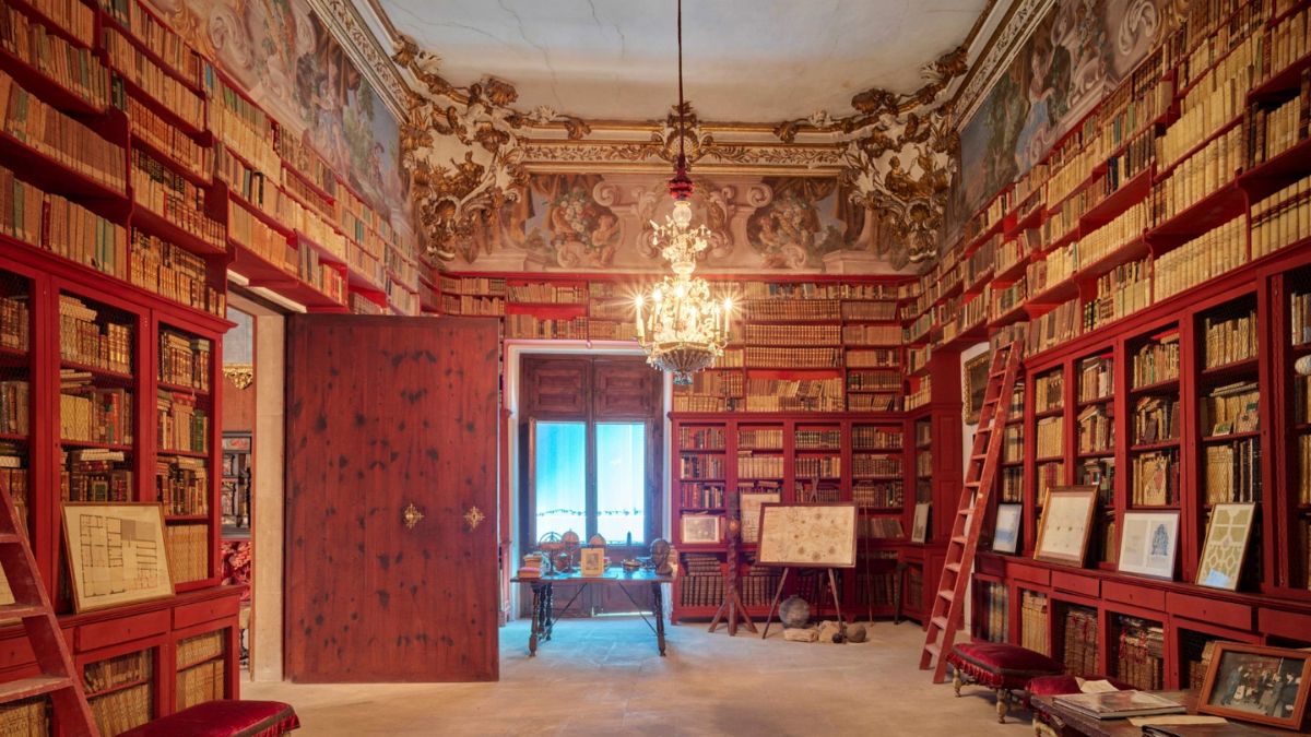 Can Vivot, el palacio habitado que resiste al tiempo