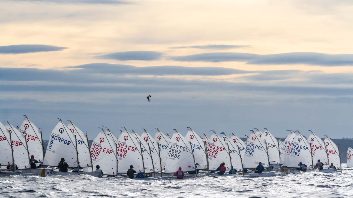 La RFEV analiza la vela base para frenar el abandono juvenil