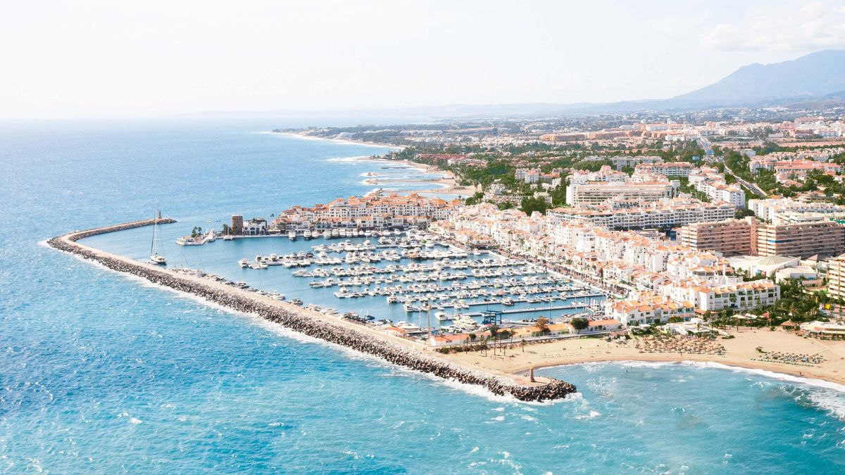 Puerto Banús, el gran icono del lujo mediterráneo, busca nuevo dueño