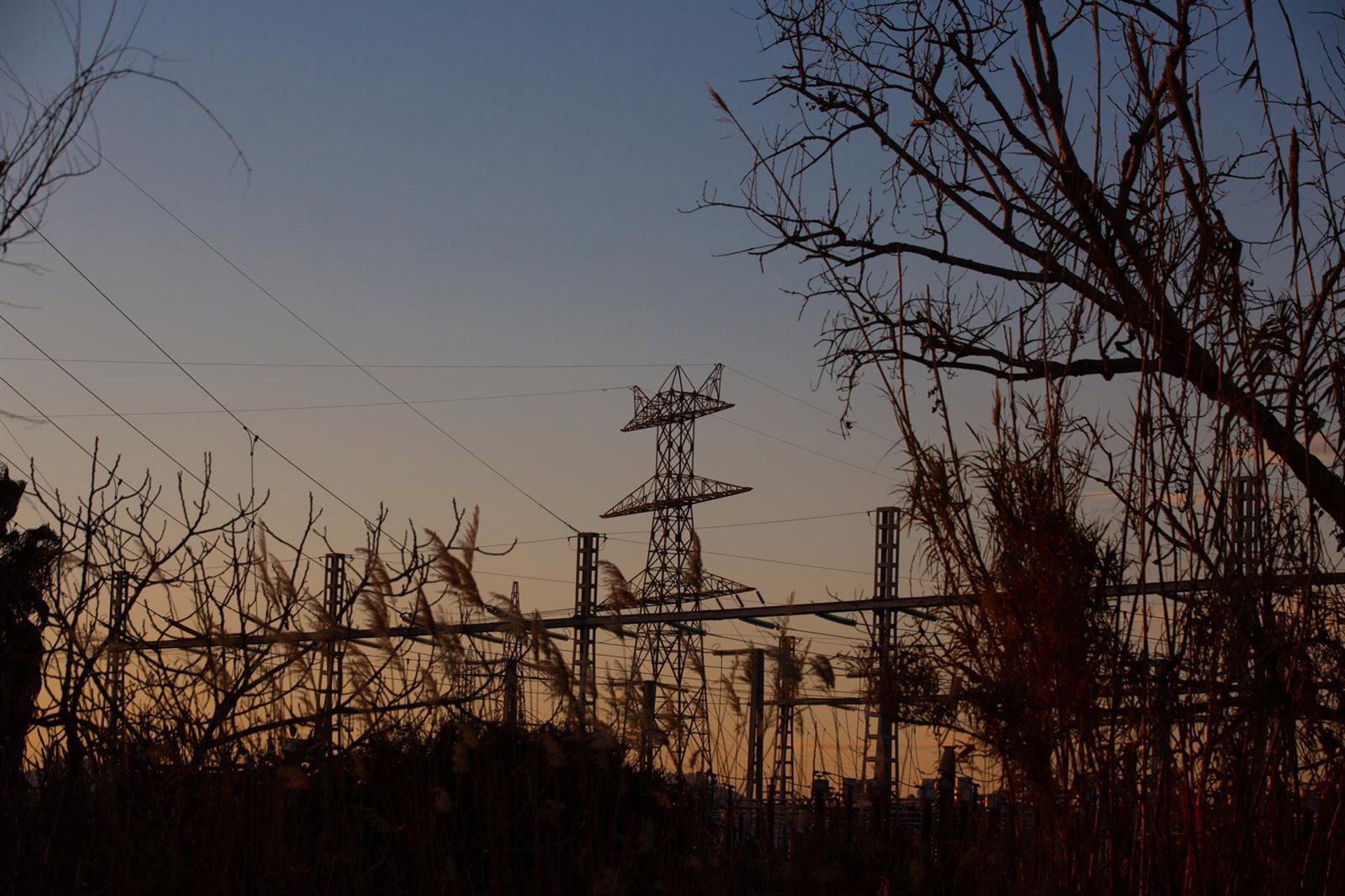 España «ignora» a Ormuz y mantendrá el precio de la luz por debajo de 30 euros/MWh hasta junio, según Tempos