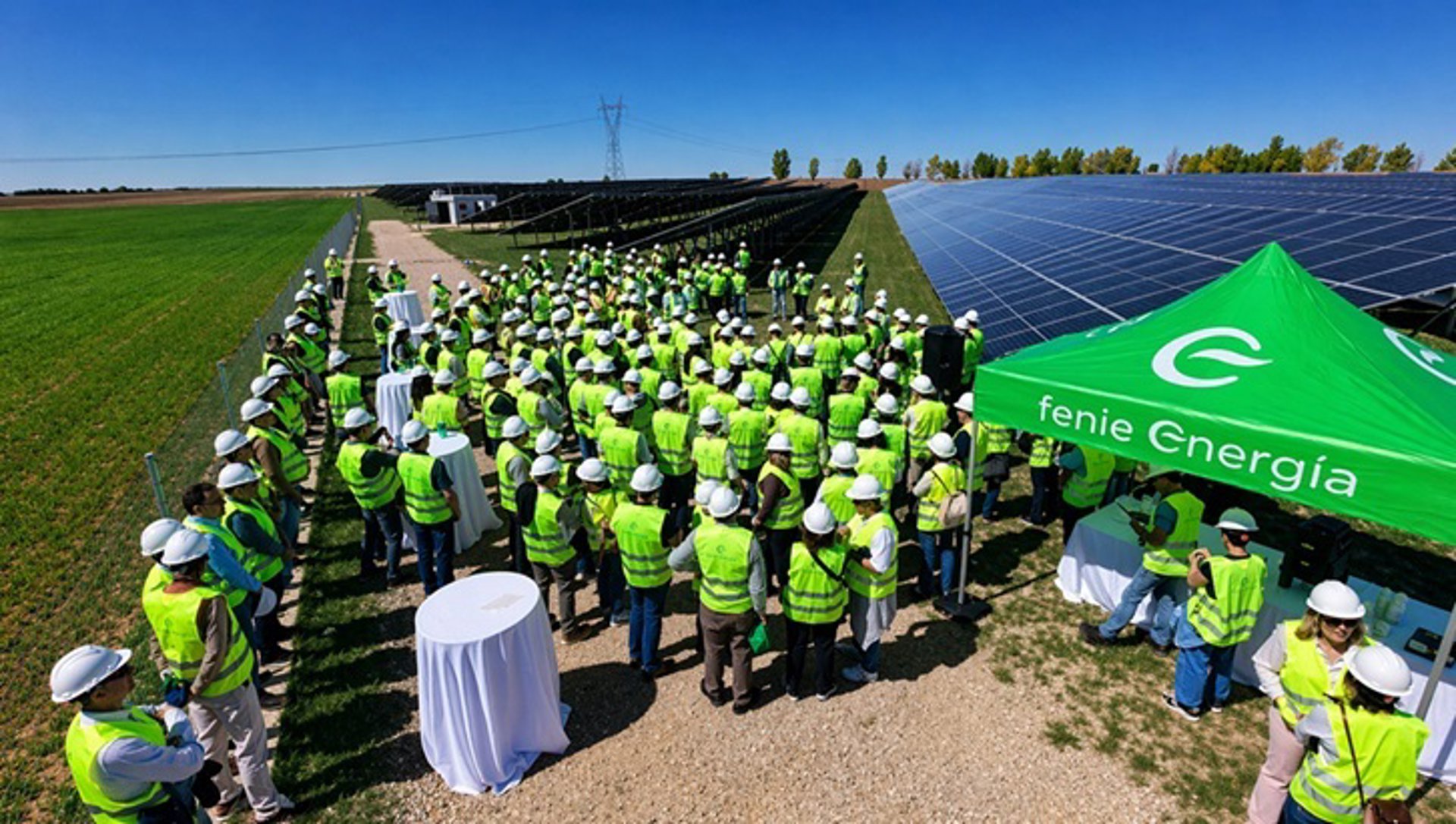 Feníe Energía muestra su apuesta por la generación renovable en una visita al parque fotovoltaico de Tarancón