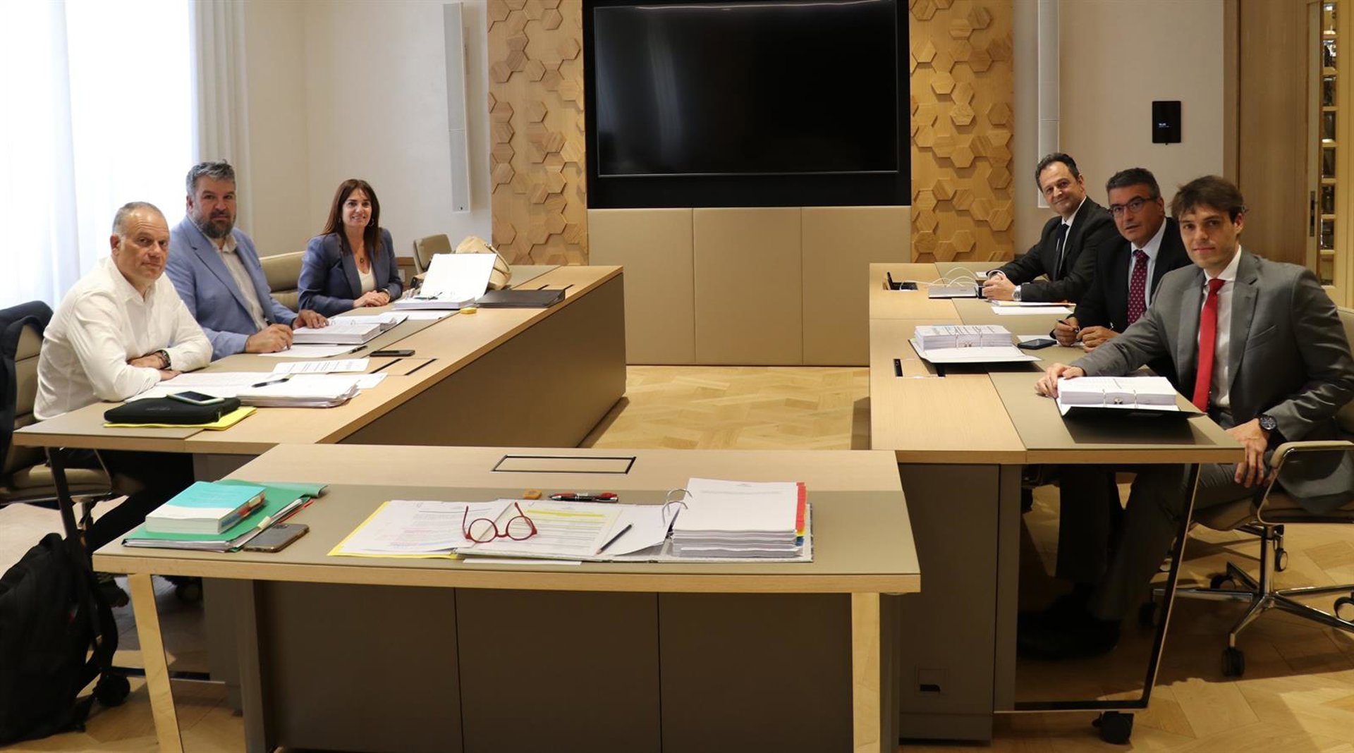 La ponencia de la Comisión del Parlament se vuelve a reunir para redactar el informe de la ley de proyectos estratégicos