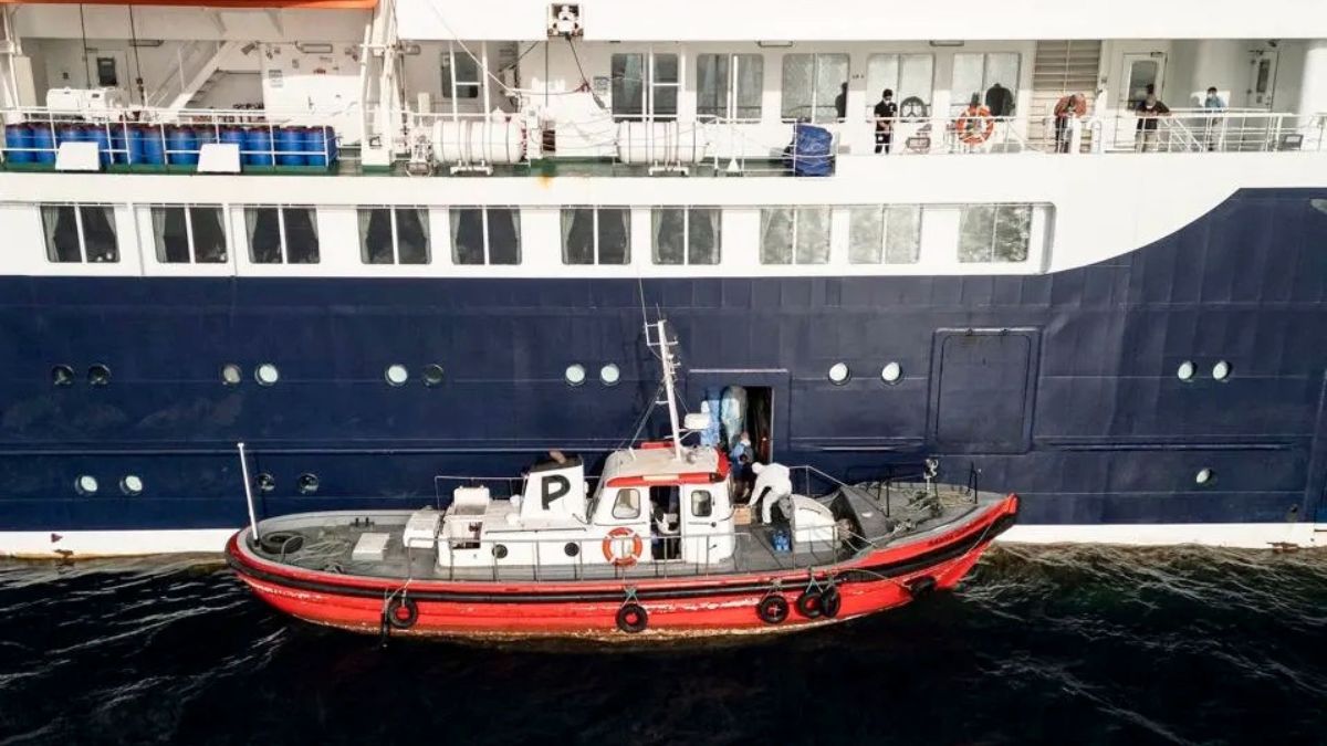 El crucero infectado con hantavirus atracará en Canarias mientras sus pasajeros internacionales regresan a sus países