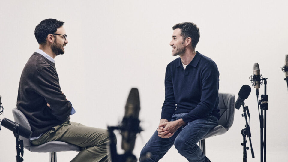 Performanze lanza su nuevo podcast con Pelayo González Arbués como primer invitado: «La gente espera magia de la IA, y eso rara vez ocurre»