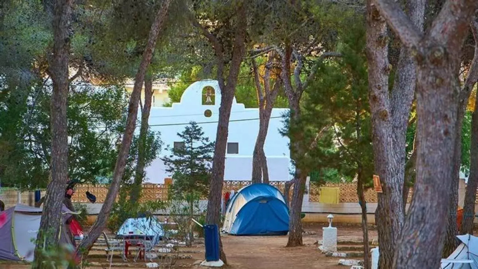 Ibiza loses one of its last remaining havens for travelers: the historic Es Cana Campground closes its doors