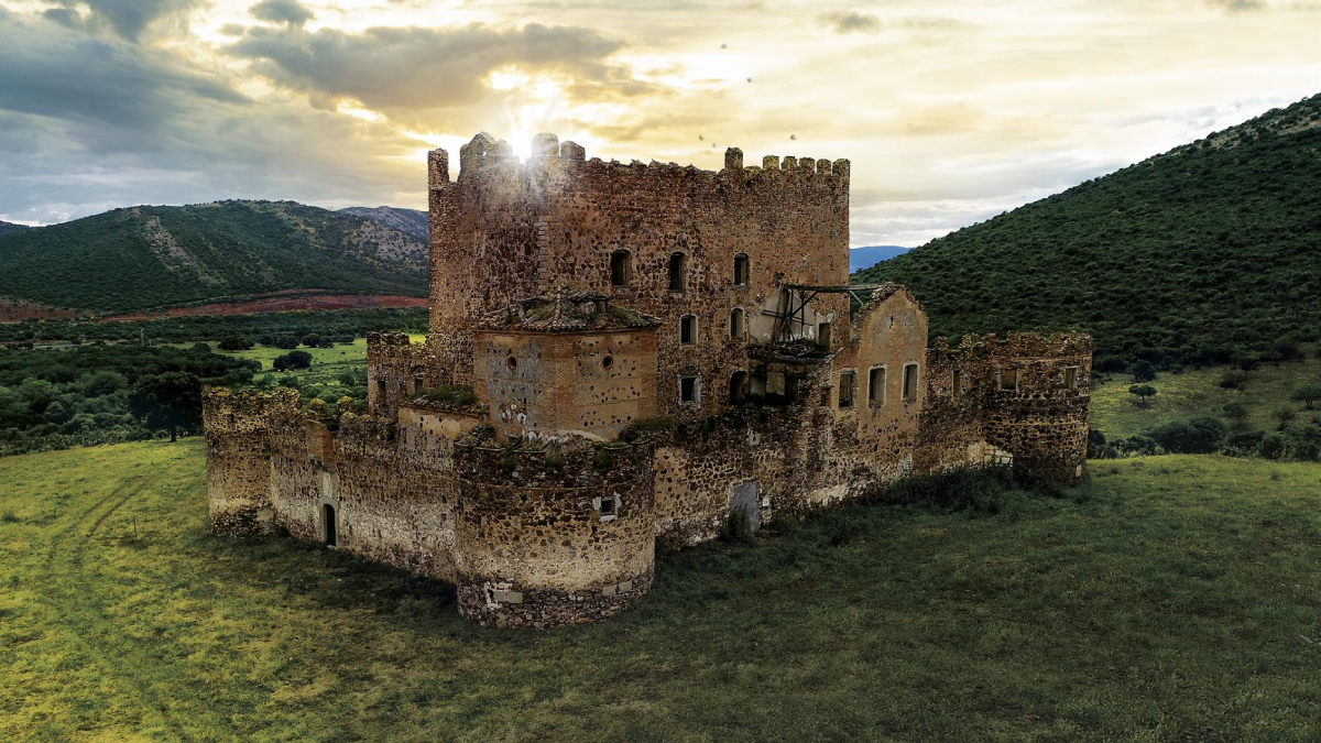 El castillo de Guadalerzas, en Los Yébenes, propuesta de mayo del programa ’12 meses, 12 castillos, 12 experiencias’