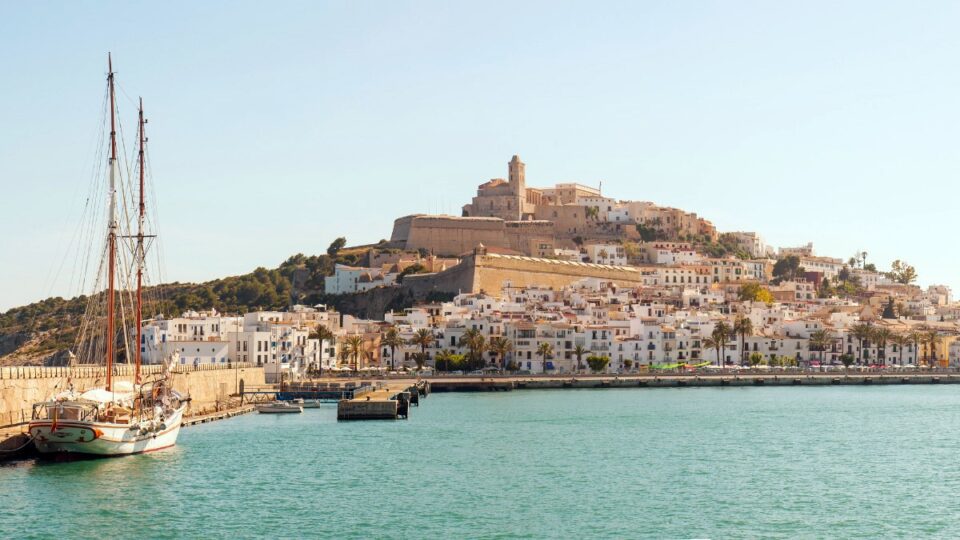 Ibiza, laboratorio cultural: así se redefine la isla entre la tradición, la vanguardia y una nueva economía turística