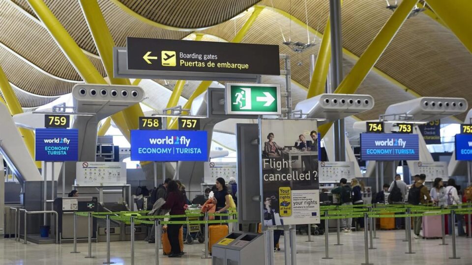 Los aeropuertos de Aena en España rozan los 94 millones de pasajeros hasta abril