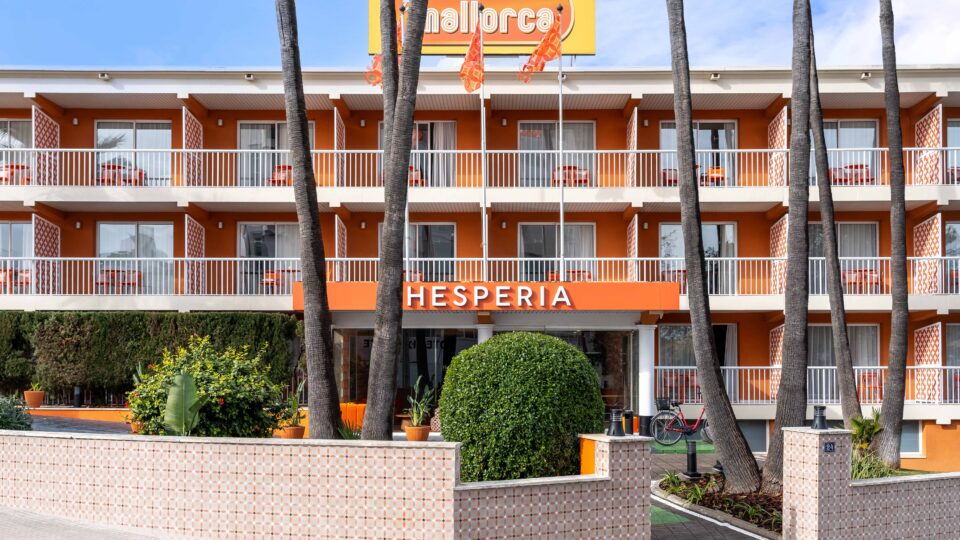 Hesperia Mallorca reabre sus puertas con un viaje a la cultura mediterránea de los años 70