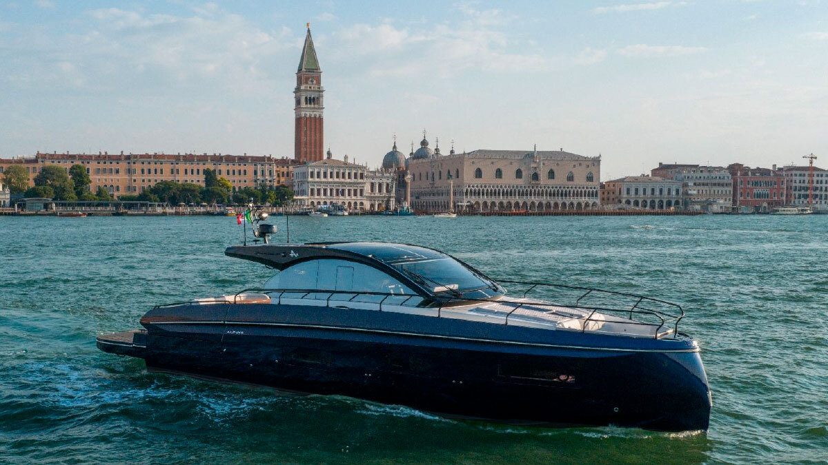 Beneteau presenta en Venecia su Gran Turismo 50