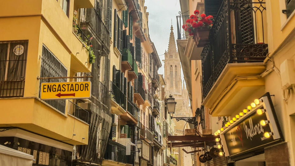 La patronal pide potenciar el comercio de proximidad en temporada alta ante la desaceleración de las ventas