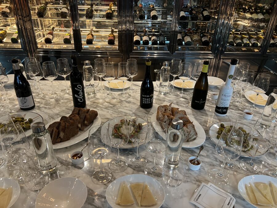 Cata de vinos realizada en Forbes House de la mano de Ñam Ñam Festival.