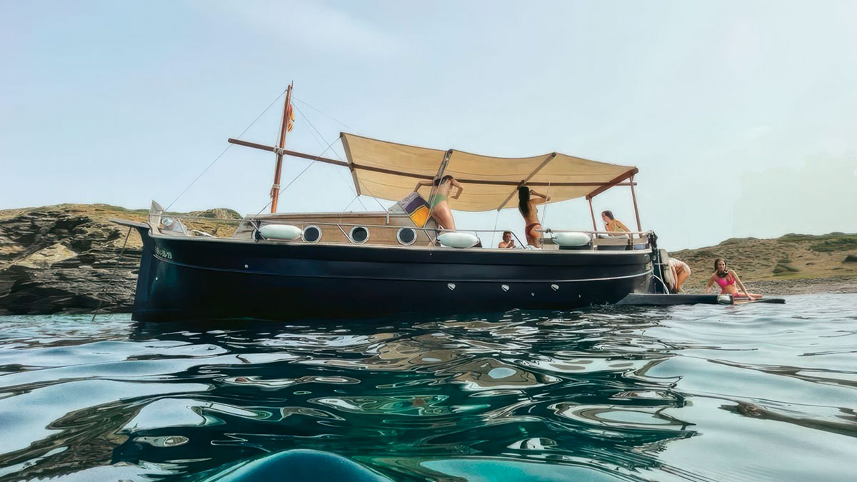 «Navegar paladeando el ir llegando», por Manuel Castaño, director de Menorca en Llaut 