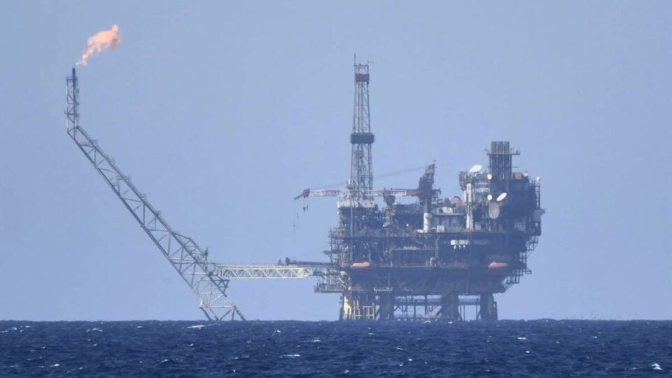 El precio del petróleo vuelve a niveles preguerra, pero aún es pronto para cantar victoria
