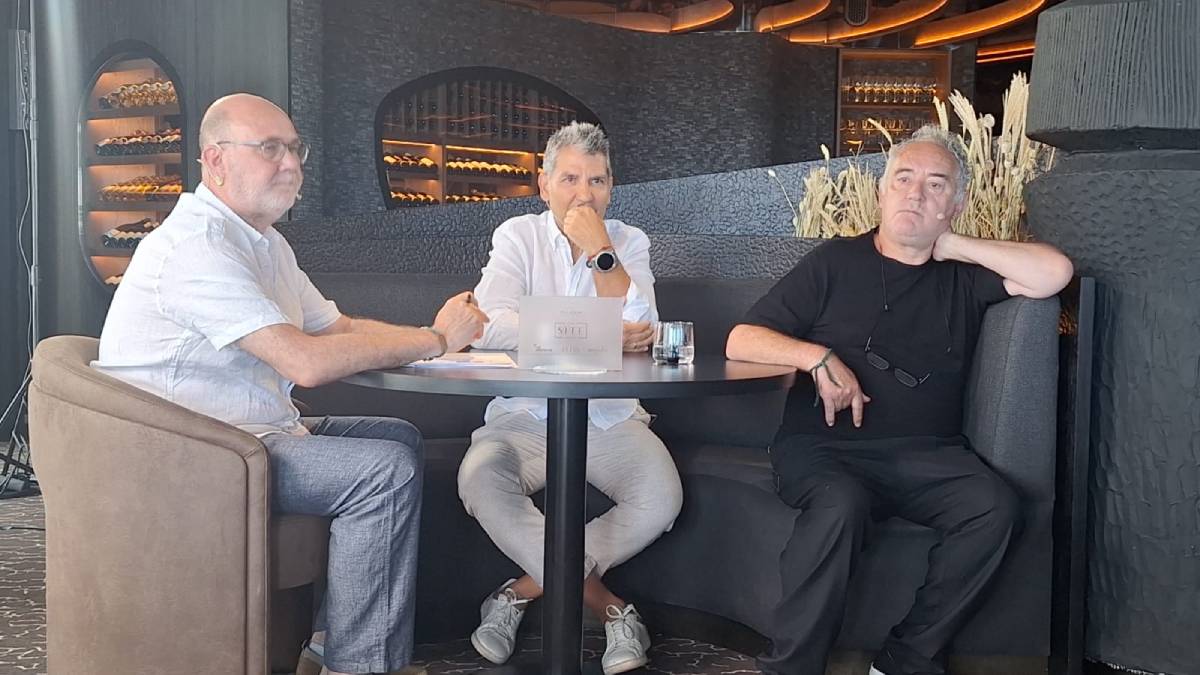 Mano a mano en Ibiza entre Ferran Adrià y Paco Roncero: «¿Sabes cuántas veces me han dicho que me he cargado la cocina tradicional?»