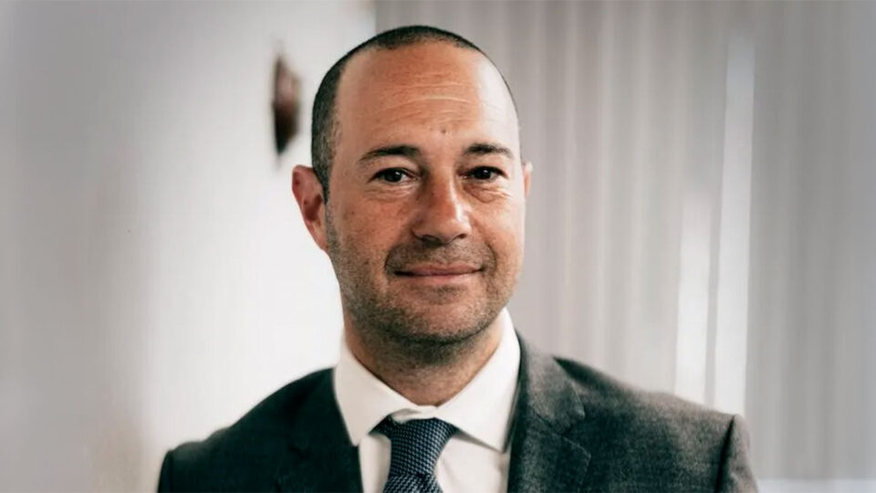 Mike Schwartz, el empresario que se alió con una leyenda del diseño naval para revolucionar el trimarán