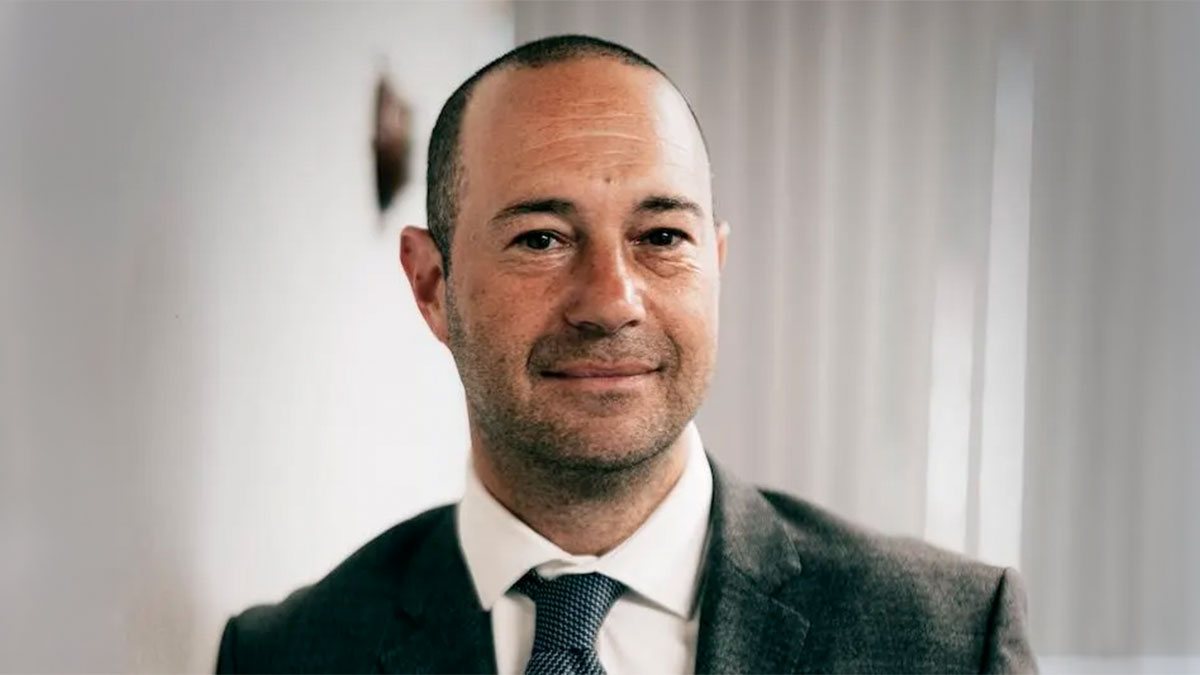 Mike Schwartz, el empresario que se alió con una leyenda del diseño naval para revolucionar el trimarán