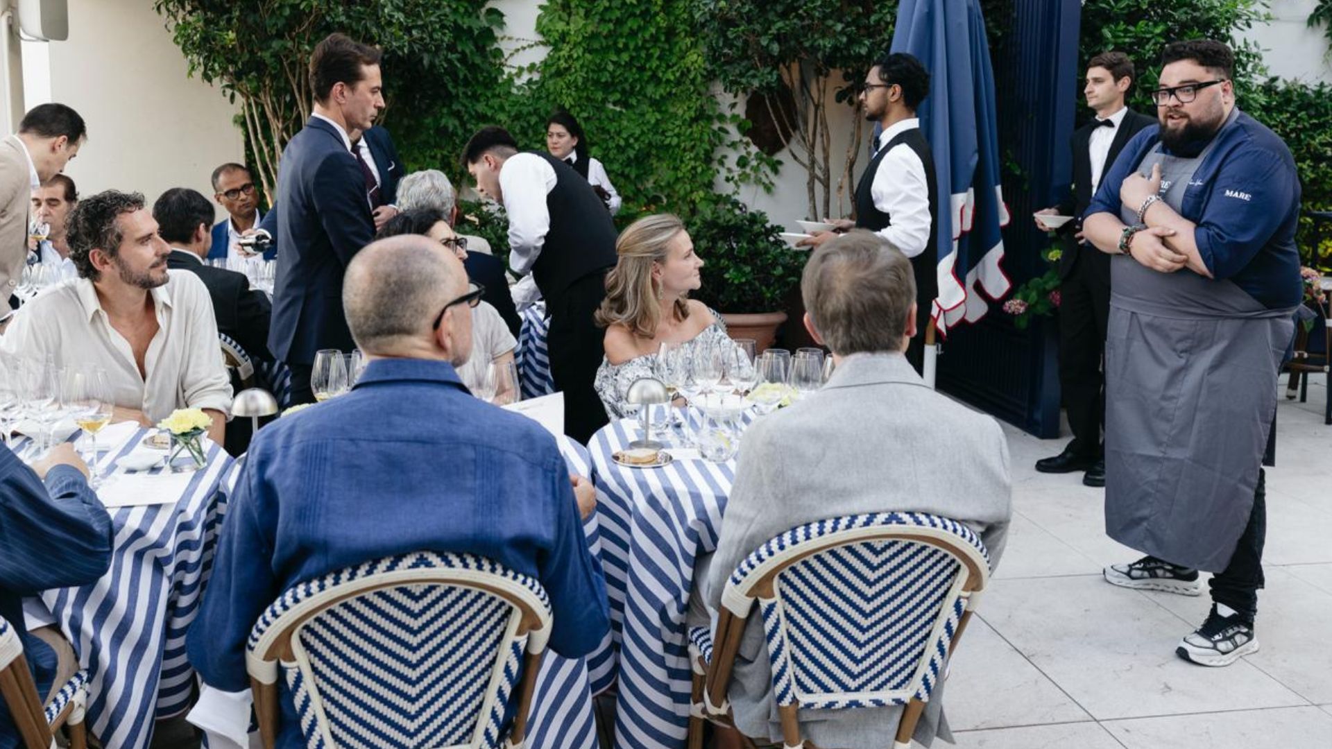 Juan Viu y Paco León inauguran Chef’s Table al aire libre en Forbes House