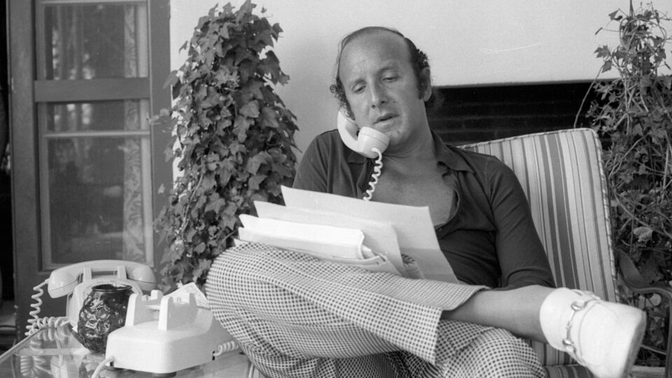 Muere a los 94 años Clive Davis, el legendario ejecutivo que descubrió a Whitney Houston y Barry Manilow
