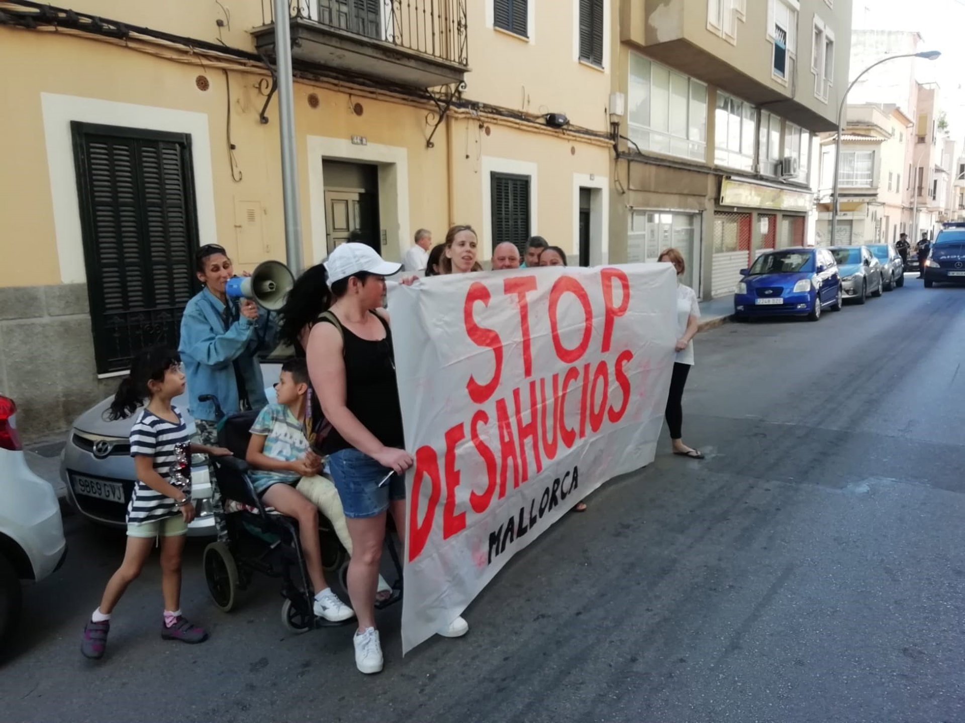 Desahucian a una madre con dos hijos a cargo en El Toro tras la caída del escudo antidesahucios en el Congreso