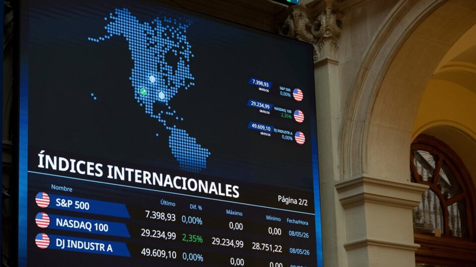 El Ibex 35 supera por primera vez los 19.100 puntos tras el acuerdo de paz entre Irán y Estados Unidos