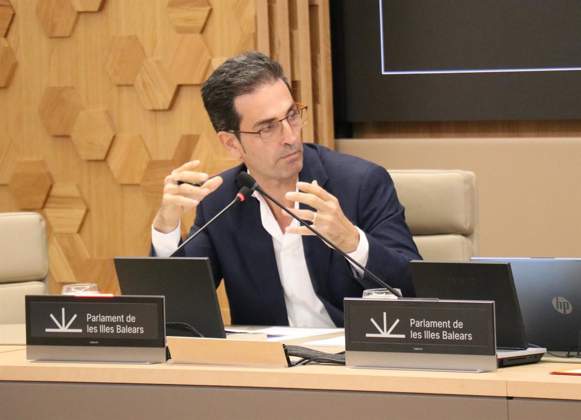 Francisco Villar, psicólogo clínico: «Tener la salud mental de los niños deteriorada es bueno en sentido económico»