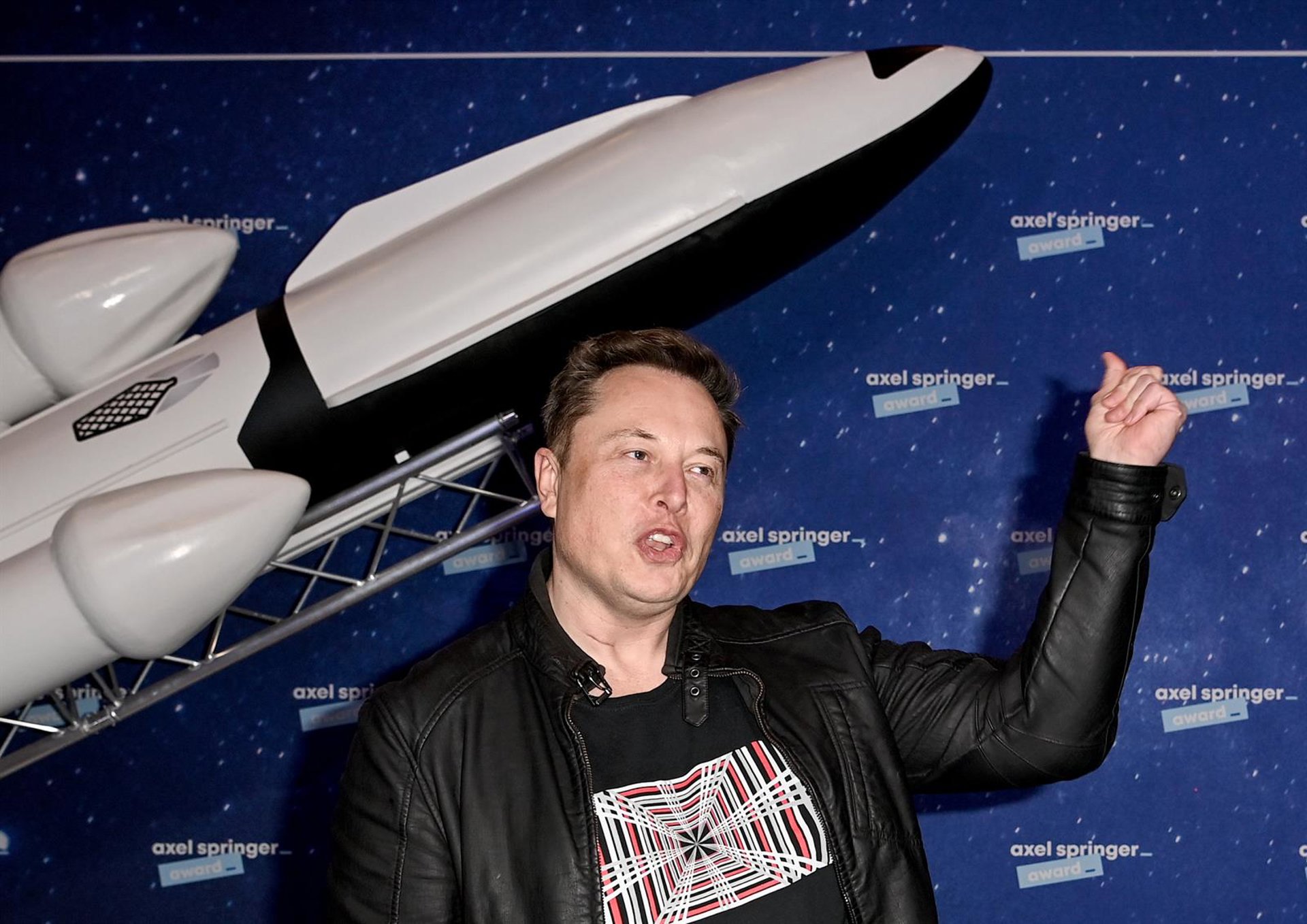Elon Musk deja de ser billonario tras el reajuste de SpaceX y Tesla en Bolsa